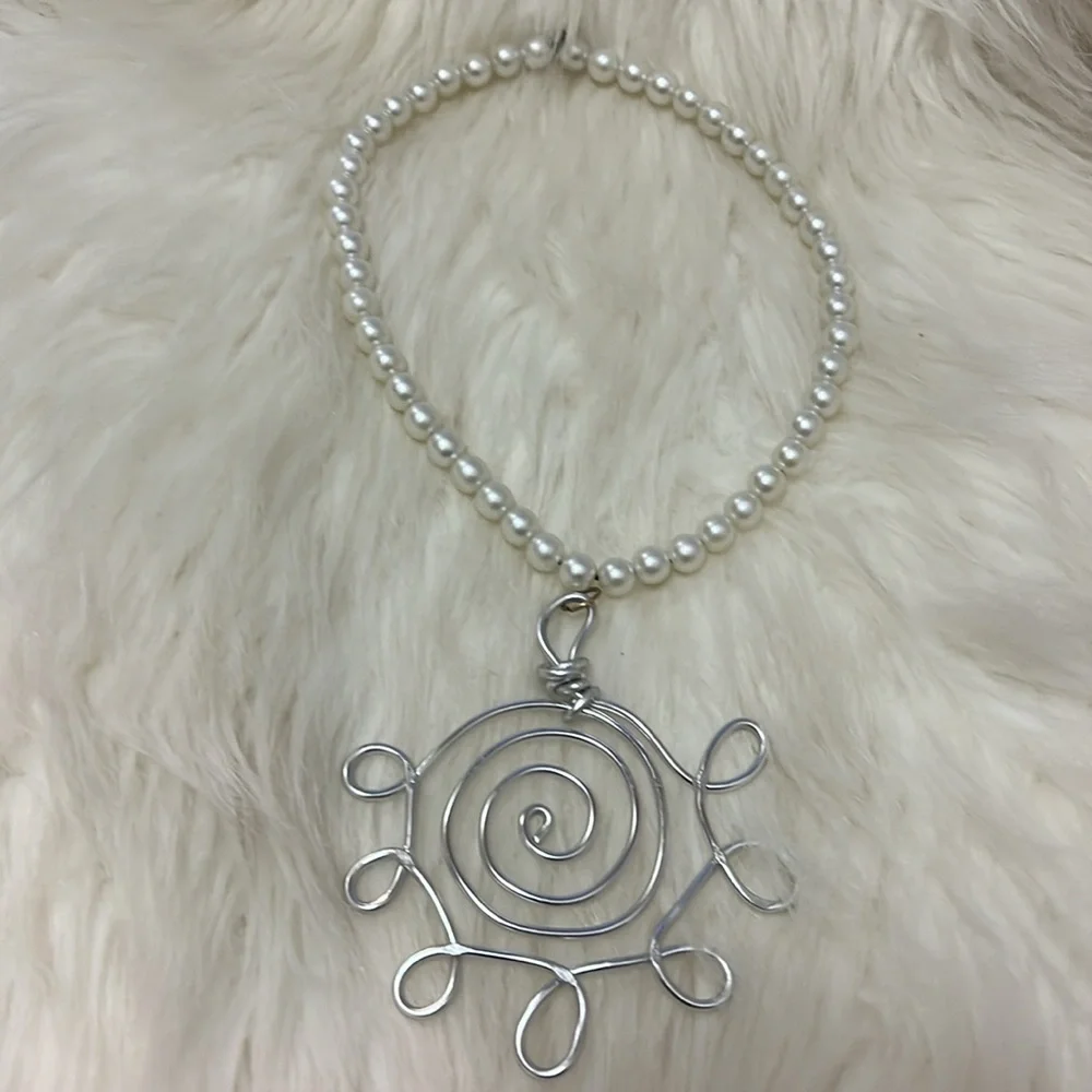 Silver Hand Design Pendant Stretchy Faux Pearl One of a Kind Necklacr